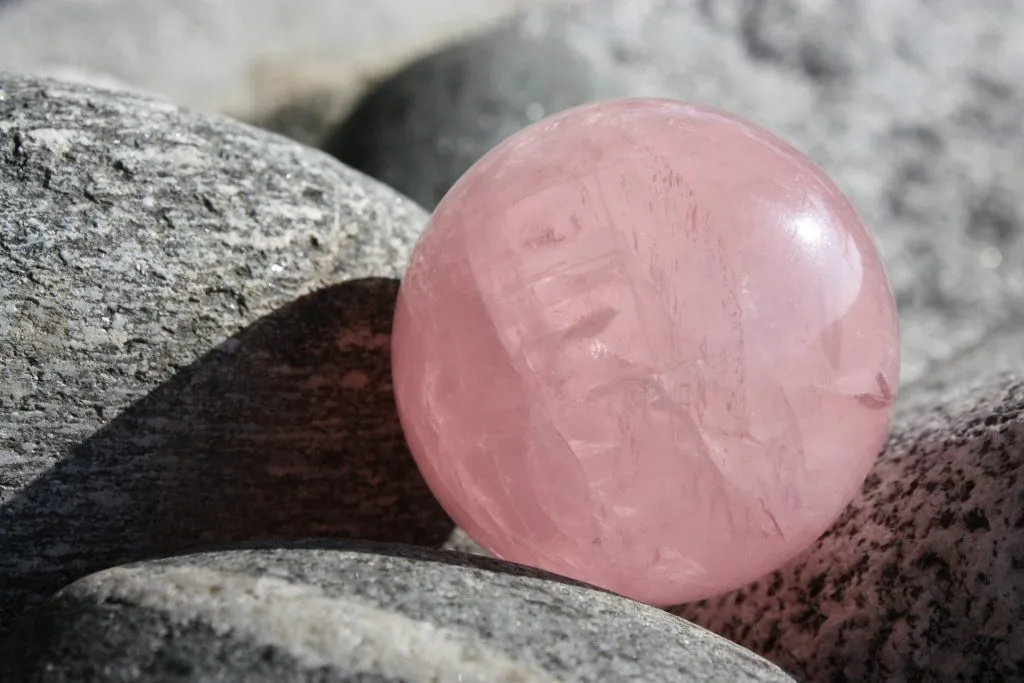 Découvrez_les_5_pouvoirs_du_quartz_rose Découvrez_les_5_pouvoirs_du_quartz_rose
