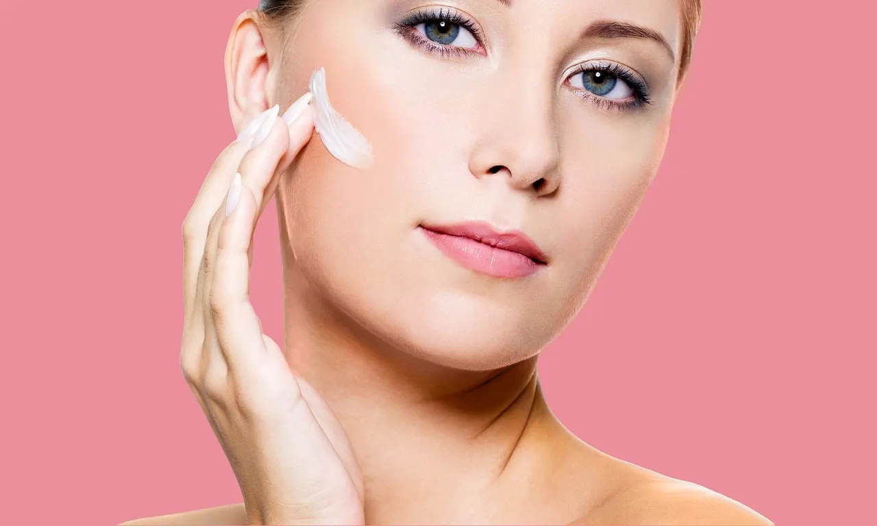 Rougeur_visage_:_5_astuces_mode_pour_la_dissimuler