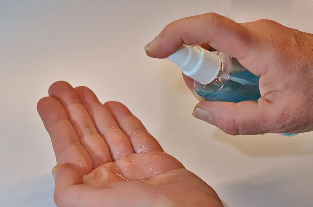 Spray_désinfectant_DIY___Parfait_pour_le_voyage Spray_désinfectant_DIY___Parfait_pour_le_voyage