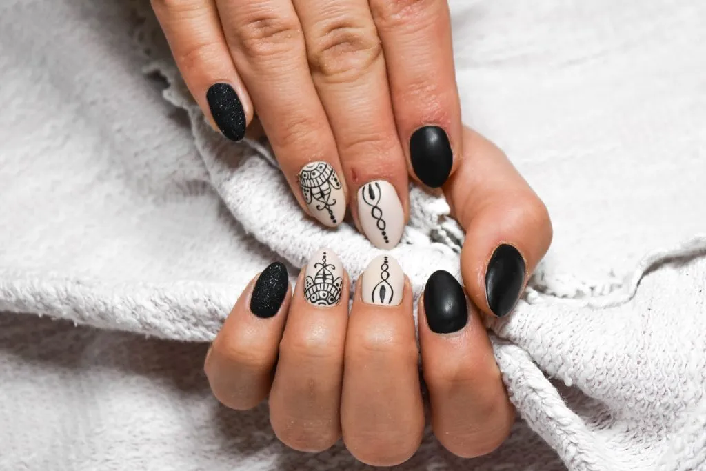 La_différence_entre_les_ongles_en_gel_et_les_ongles_acryliques La_différence_entre_les_ongles_en_gel_et_les_ongles_acryliques