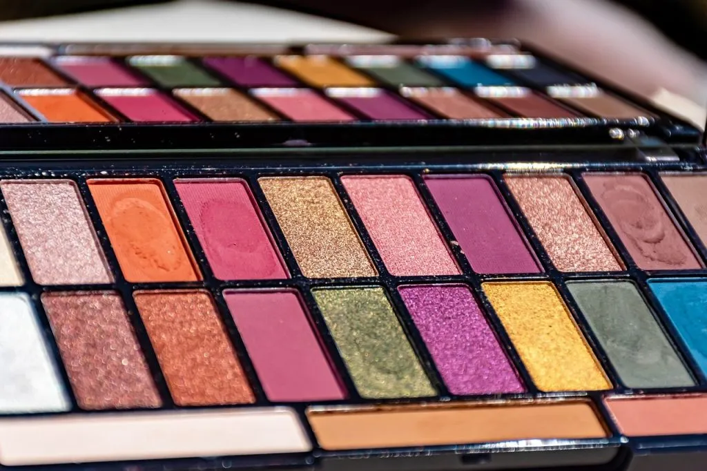 Maquillage_:_quelles_sont_les_couleurs_qui_vont_à_tout_le_monde_? Maquillage_:_quelles_sont_les_couleurs_qui_vont_à_tout_le_monde_?
