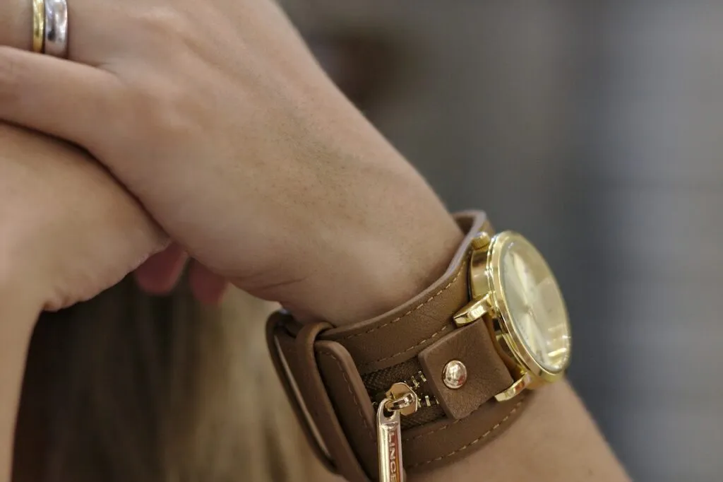 Montres_design_femmes_:_accessoire_indispensable_pour_un_look_sophistiqué Montres_design_femmes_:_accessoire_indispensable_pour_un_look_sophistiqué