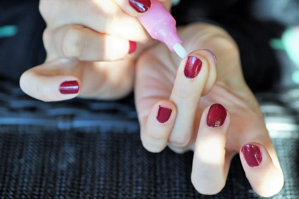 Comment_se_faire_les_ongles_:_5_étapes_pour_une_manucure_:_5_étapes_pour_une_manucure_parfaite_et_adaptée Comment_se_faire_les_ongles_:_5_étapes_pour_une_manucure_:_5_étapes_pour_une_manucure_parfaite_et_adaptée