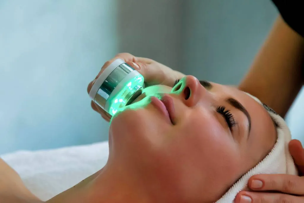 pourquoi opter pour la luminothérapie pour traiter votre peau