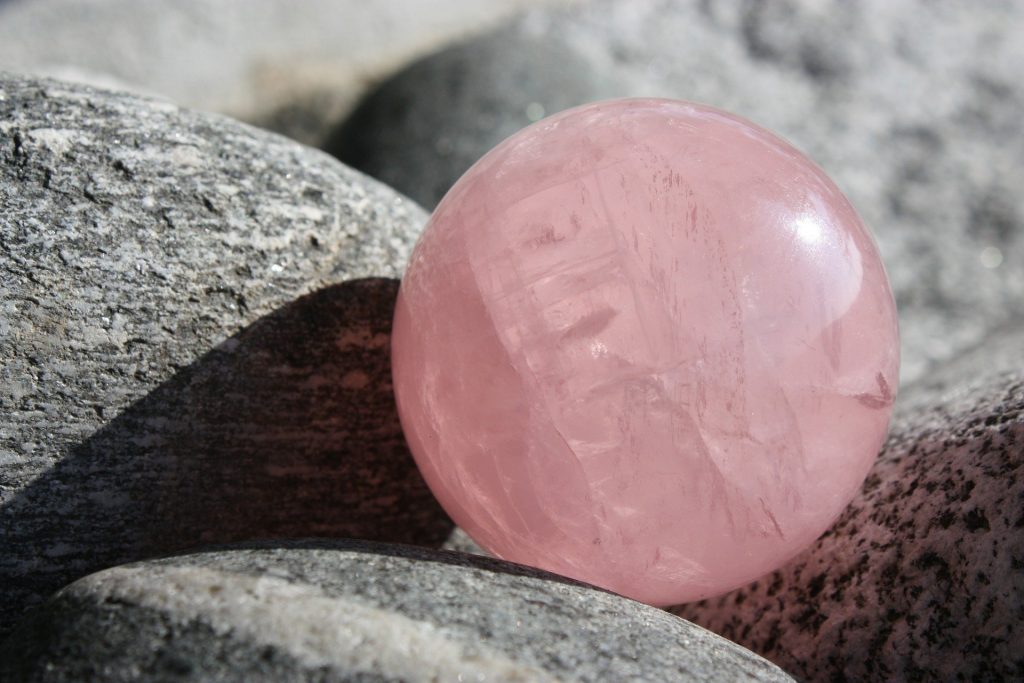Découvrez_les_5_pouvoirs_du_quartz_rose