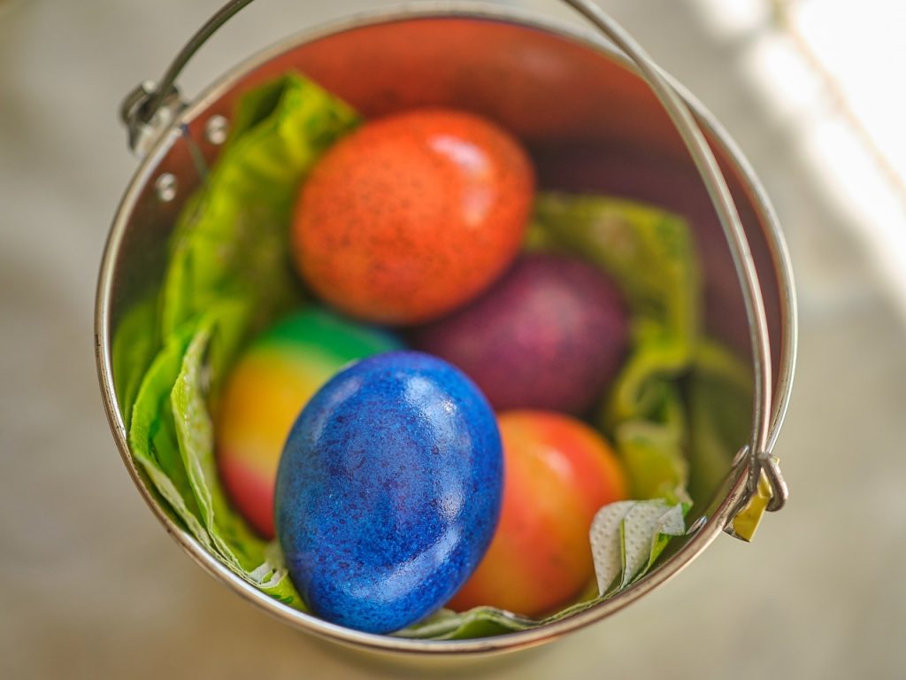 Belle_recette_de_savon_aux_œufs_de_Pâques_multicolores