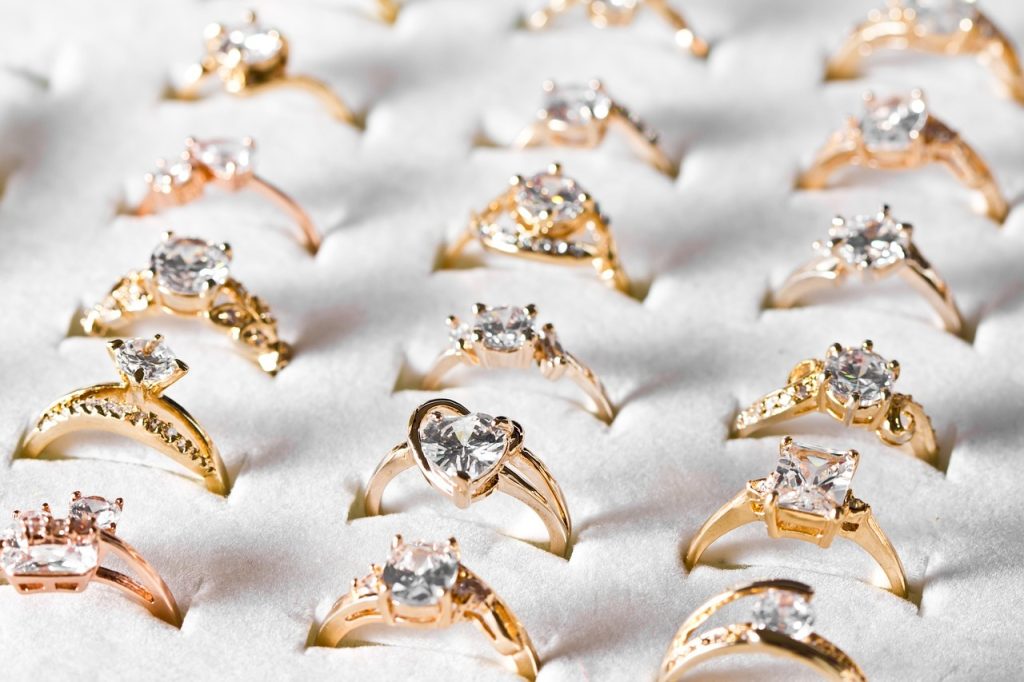 Comment_choisir_ses_bagues,_accessoires_de_mode_indispensables?
