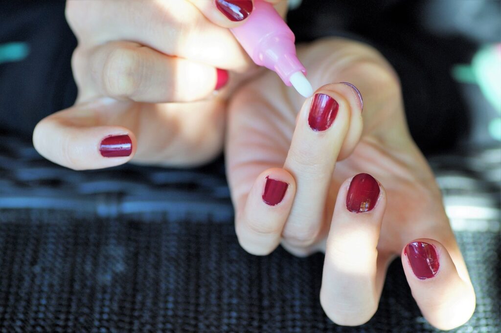 Vos_ongles_et_le_défi_du_vernis_semi_permanent:_Comment_le_supprimer_en_douceur