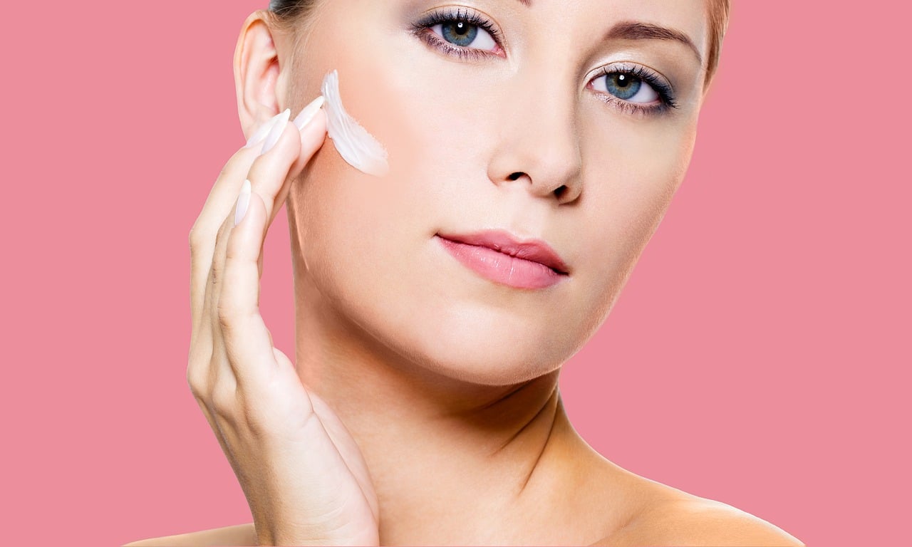 Rougeur_visage_:_5_astuces_mode_pour_la_dissimuler